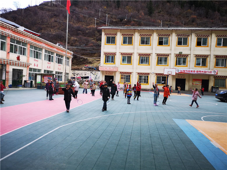 送温暖，献爱心——四川suncitygroup太阳新城走进甘孜·色达